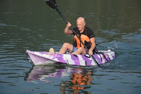 Sitzen Sie auf einem Top-Fischerei-Kanoe Kajak mit 60 kg / 132 lbs Ladekapazität und fortschrittliche Technologie