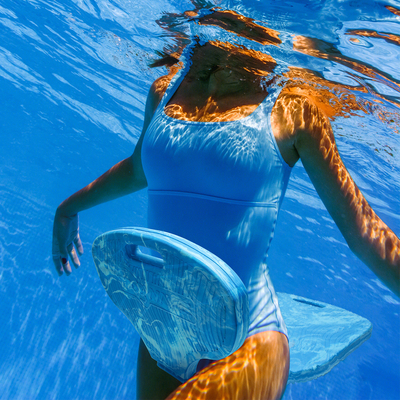 Wassersport-Schäume-Pool-Schwimmer Komfortabler Schwimmsitz mit blauem Custom-Muster