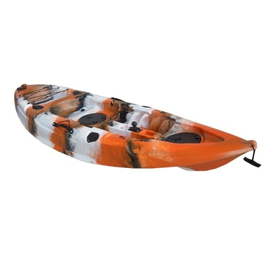 1 Person sitzt auf einem Kajak 2,7 m Länge LLDPE/HDPE Material ideal zum Angeln